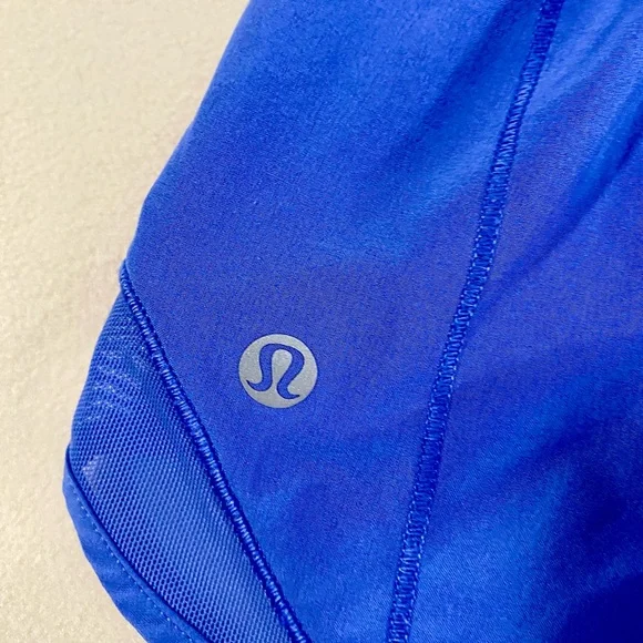 Lululemon Hotty Hot High-Rise Lined Short 2.5" Blue - Picture 3 of 6